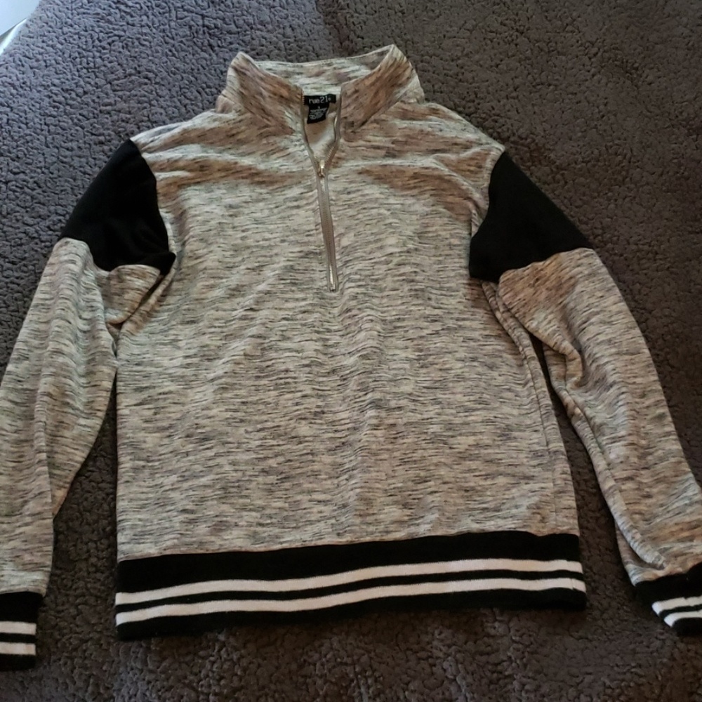 RUE 21 womens pull over